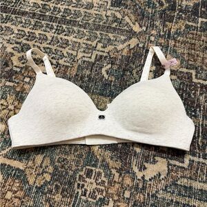Victoria's Secret lightly lined wireless bra 36 C